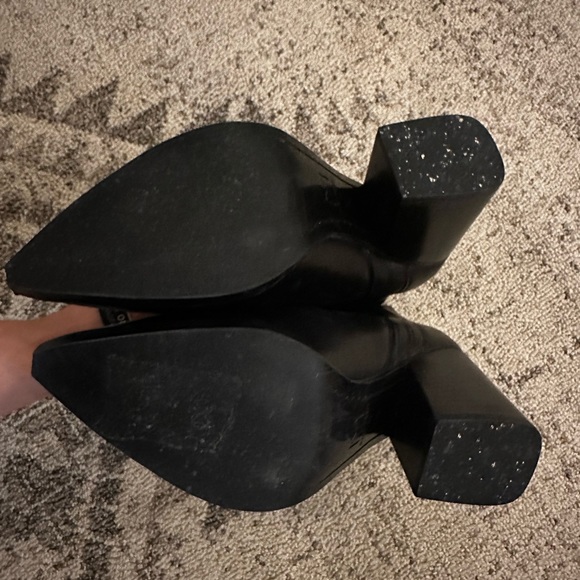 Marc Fisher Black Leather Bootie EXCELLENT CONDITION Size 7M - Picture 3 of 7